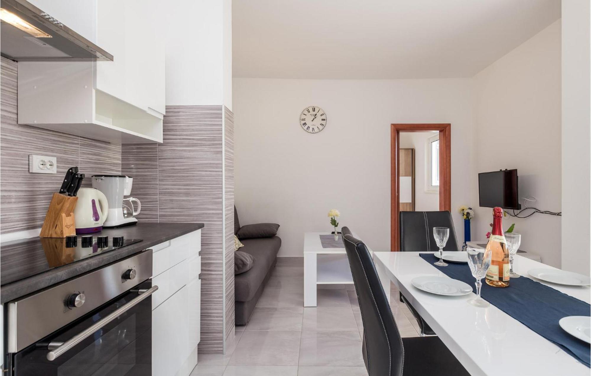 Pet Friendly Apartment In Kampor With Kitchen Zewnętrze zdjęcie