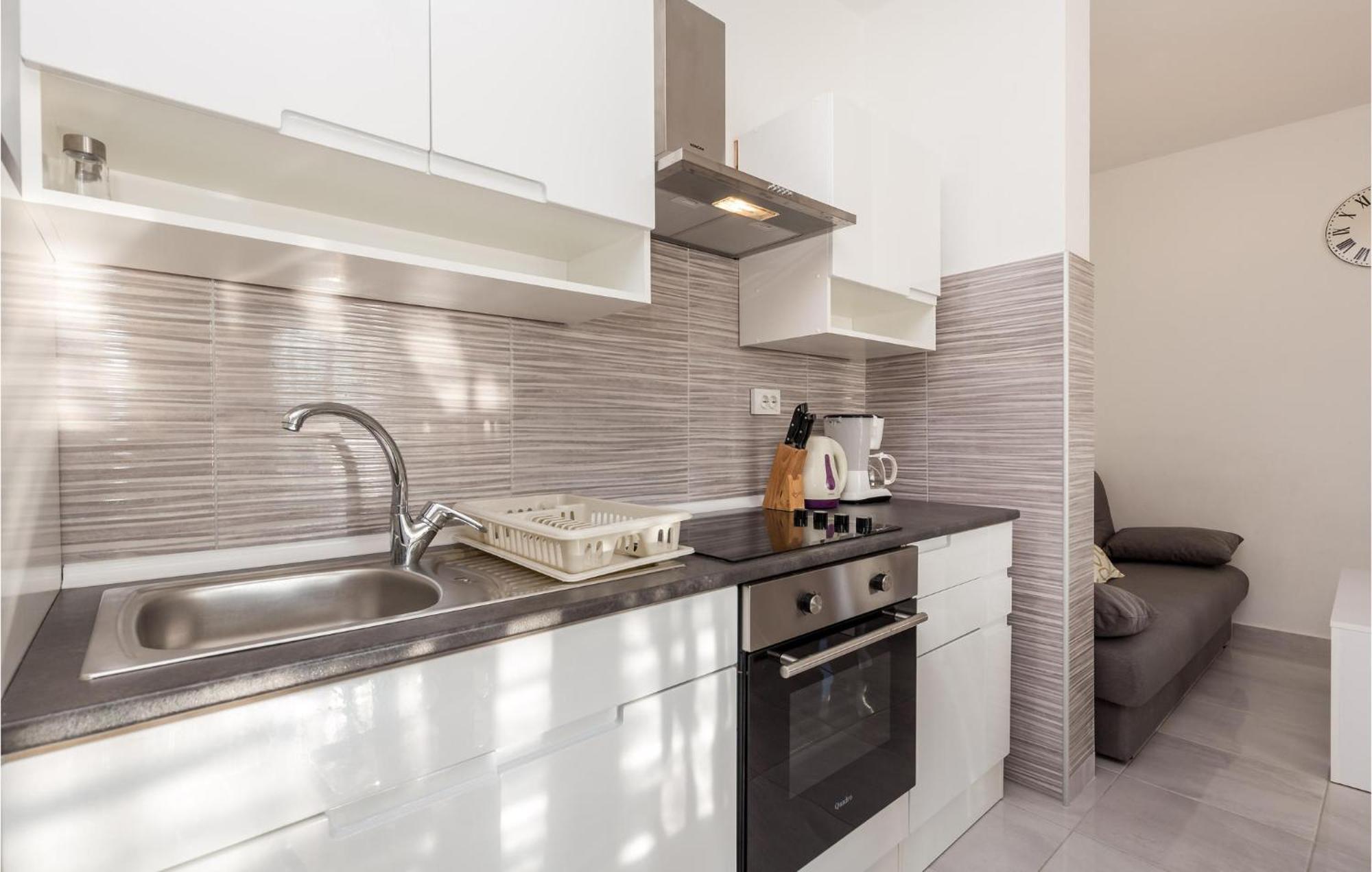 Pet Friendly Apartment In Kampor With Kitchen Zewnętrze zdjęcie