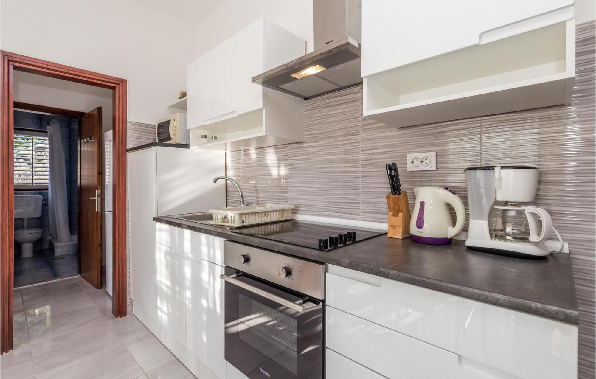 Pet Friendly Apartment In Kampor With Kitchen Zewnętrze zdjęcie