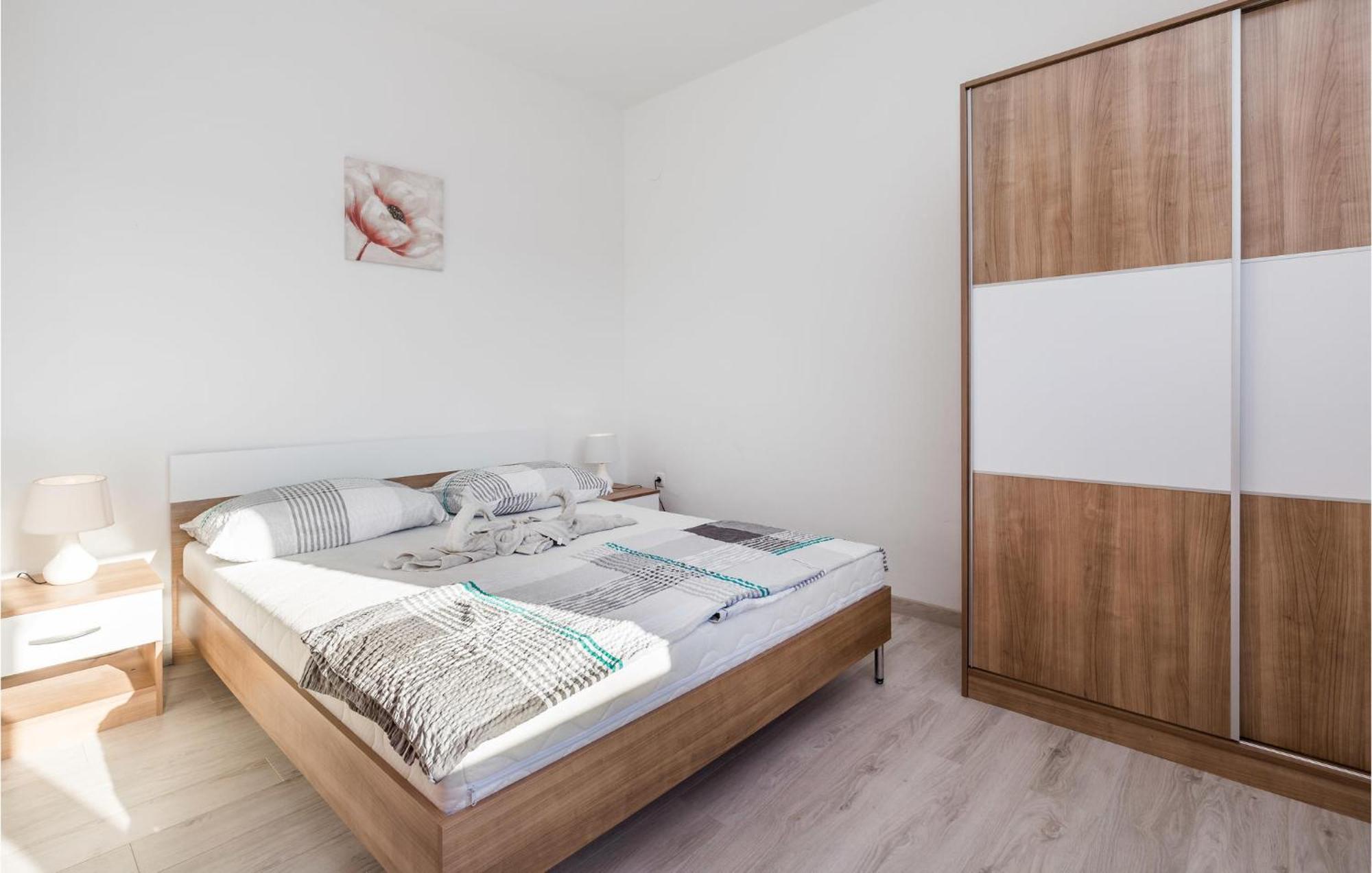 Pet Friendly Apartment In Kampor With Kitchen Zewnętrze zdjęcie